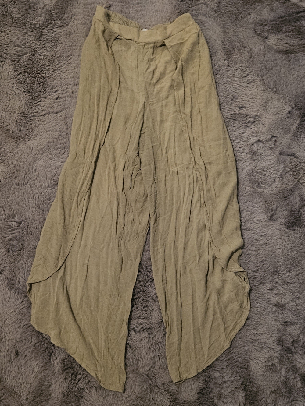 Seven Sisters Wide Leg Flowy Pants in Olive Green